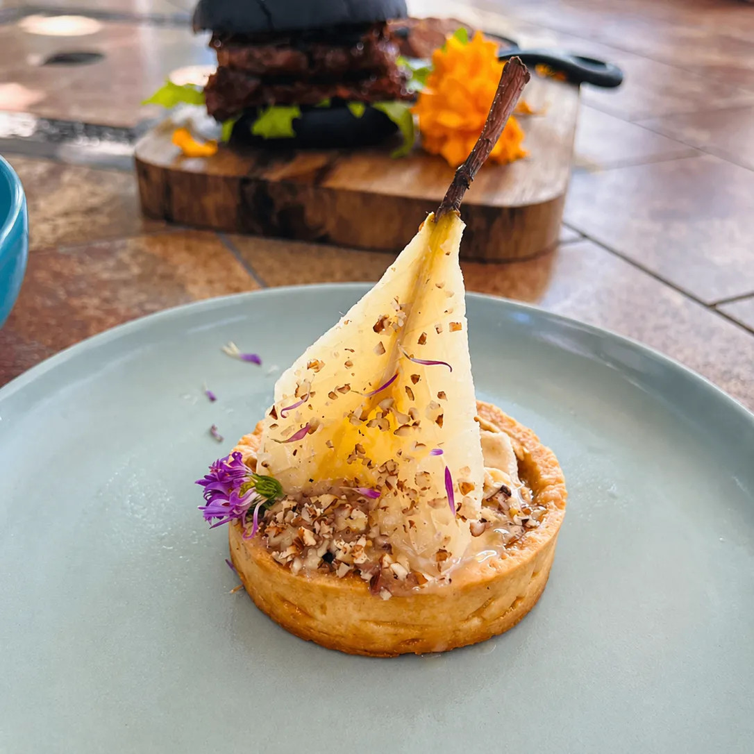 Image alt description