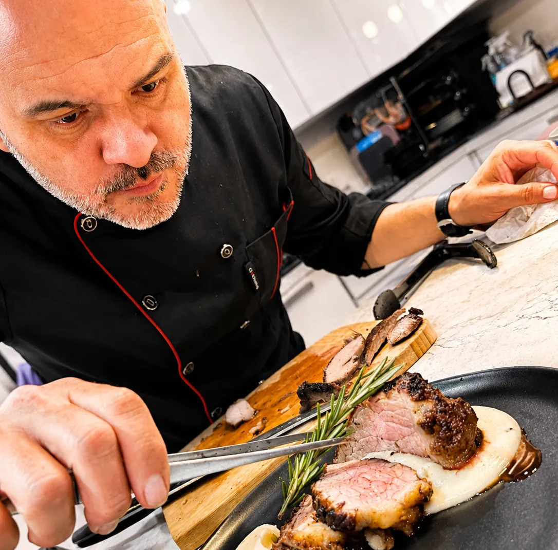 Image alt description