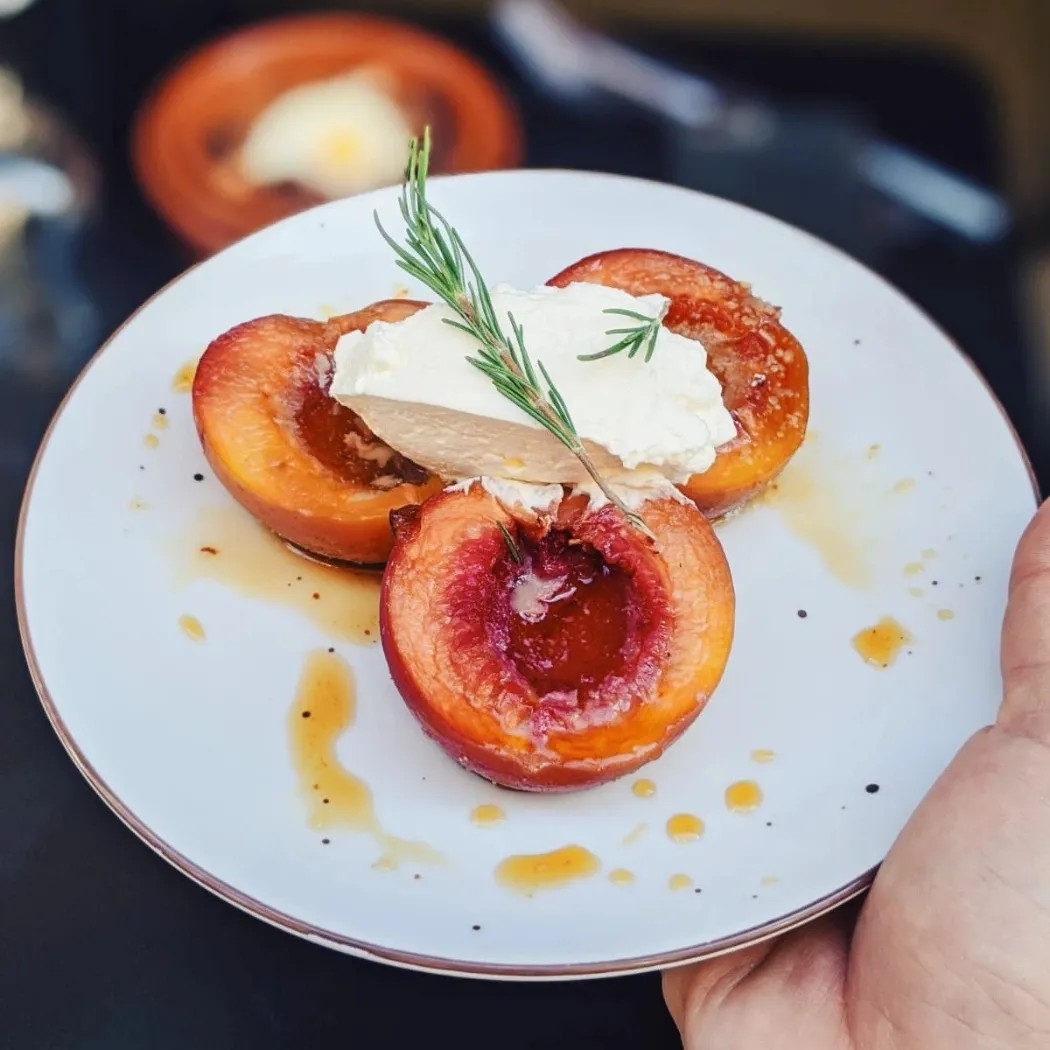 Image alt description