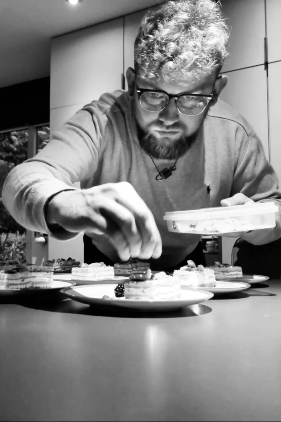 Image alt description