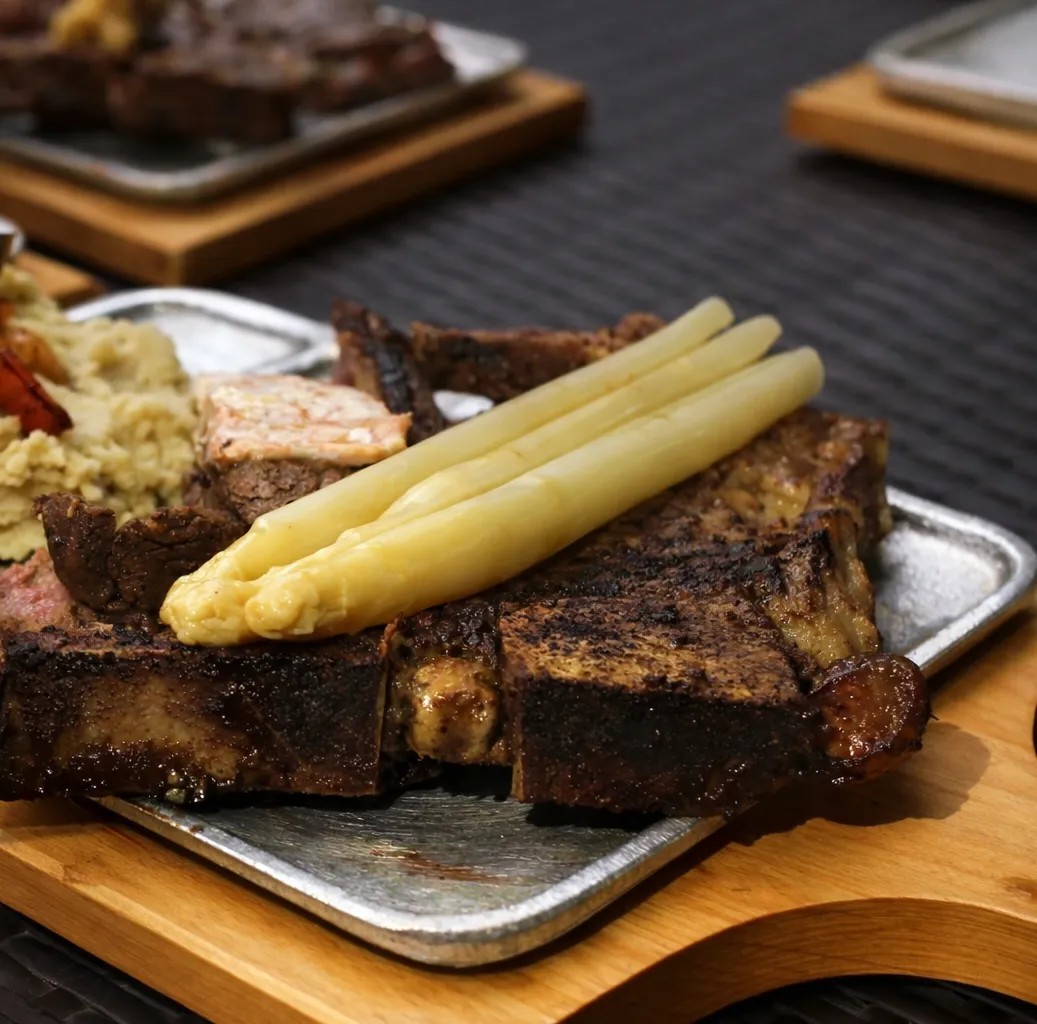 Image alt description