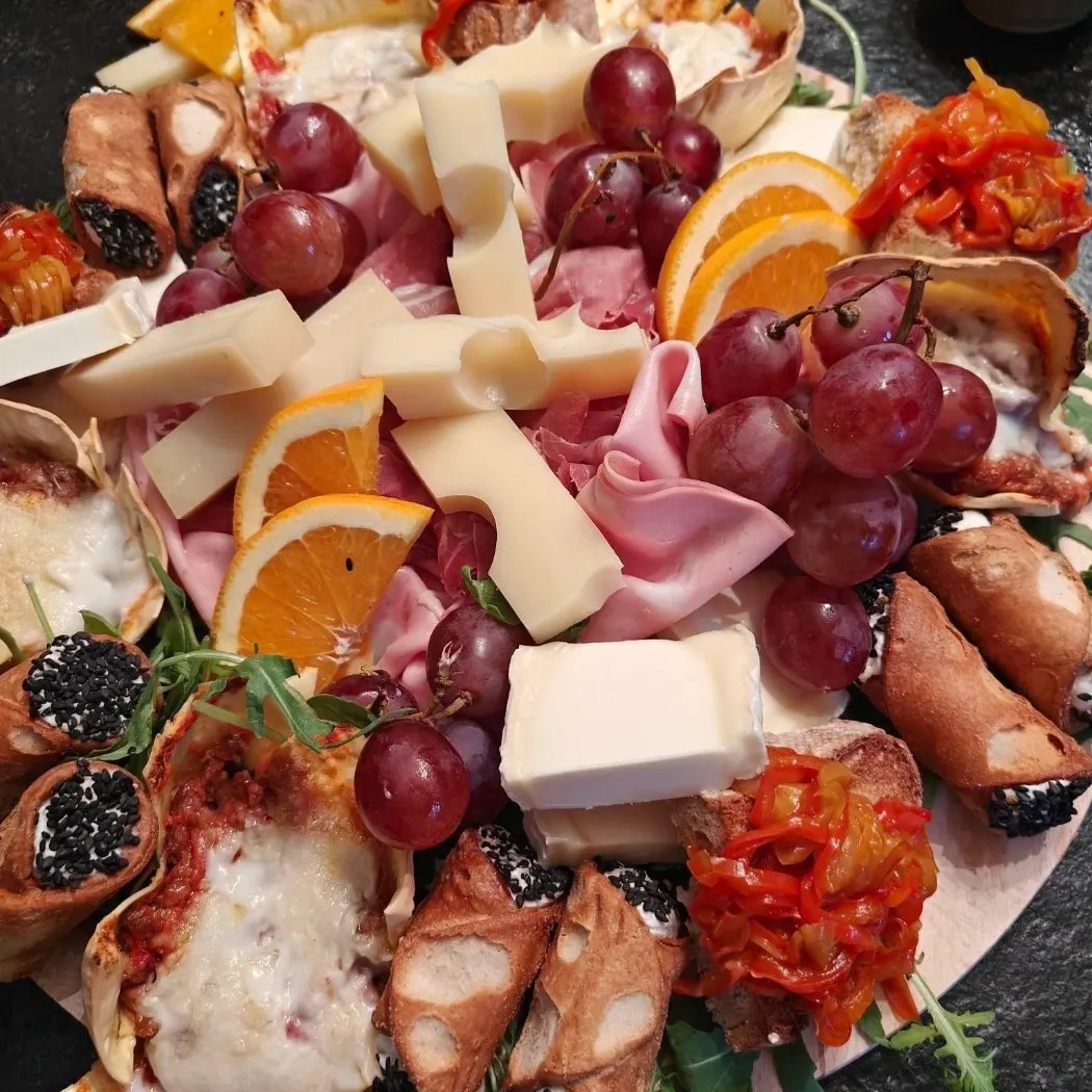 Image alt description