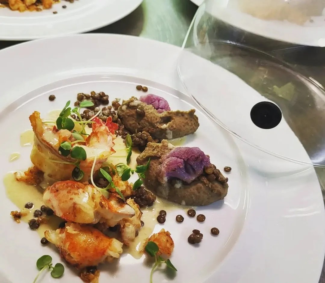 Image alt description