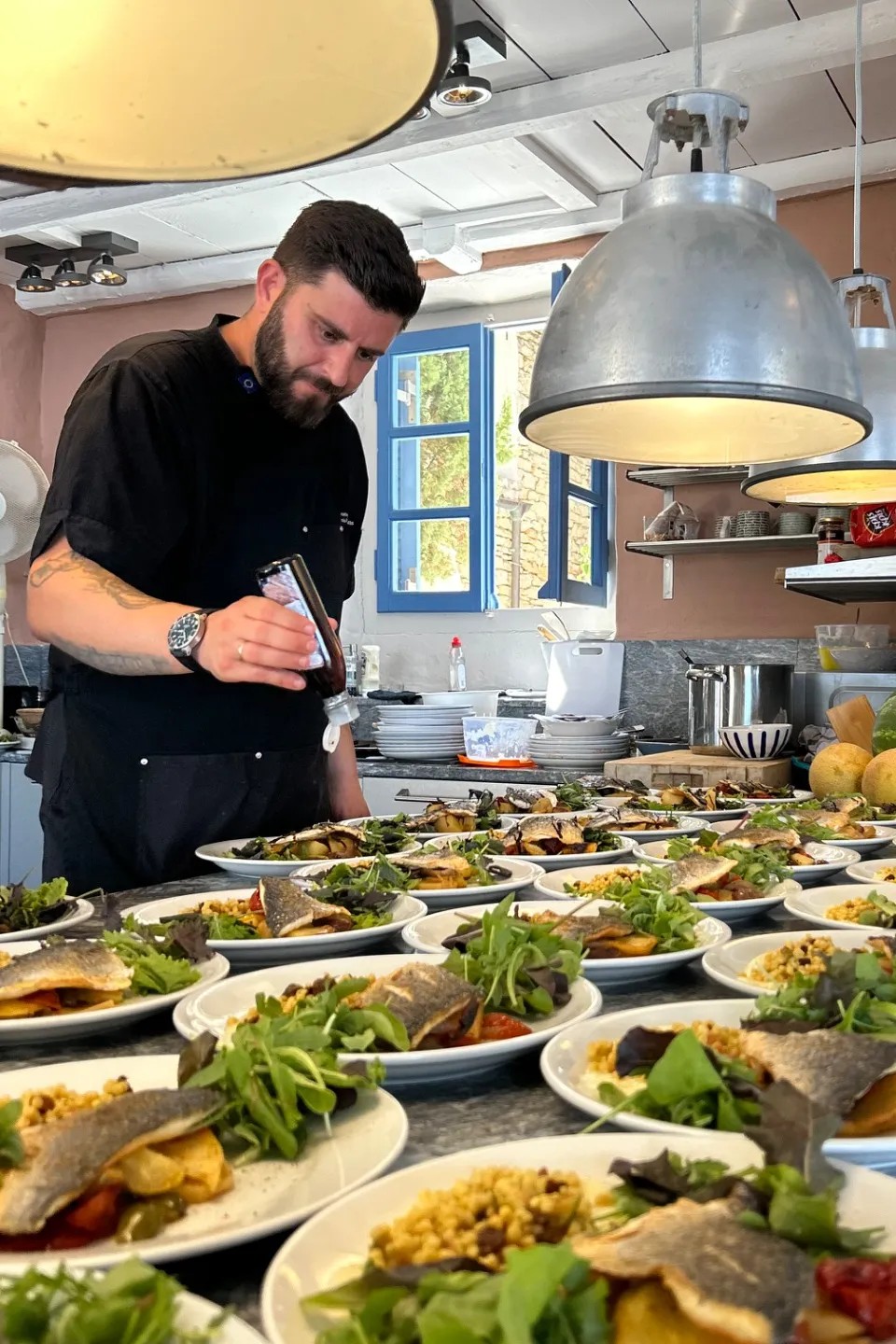 Image alt description