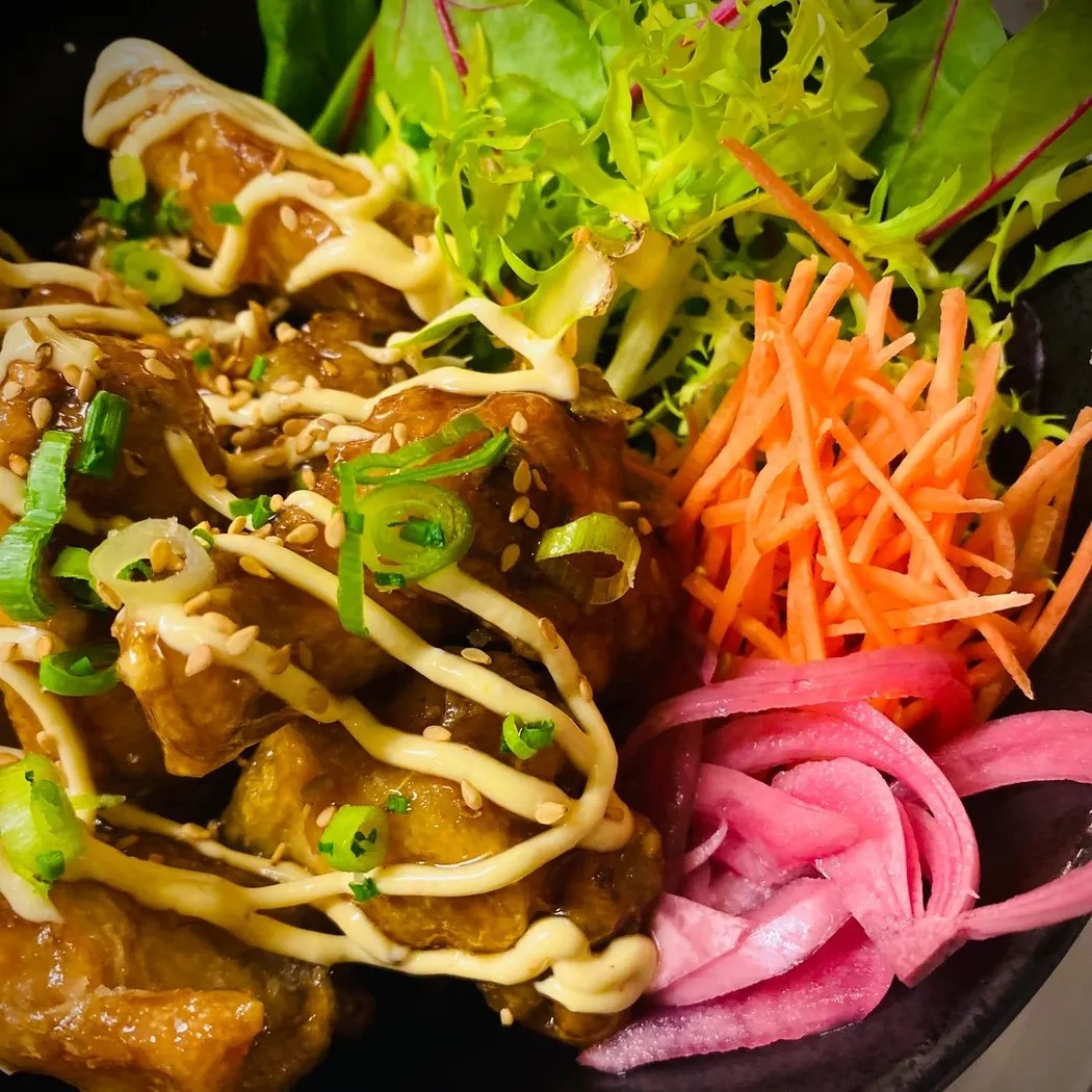 Image alt description