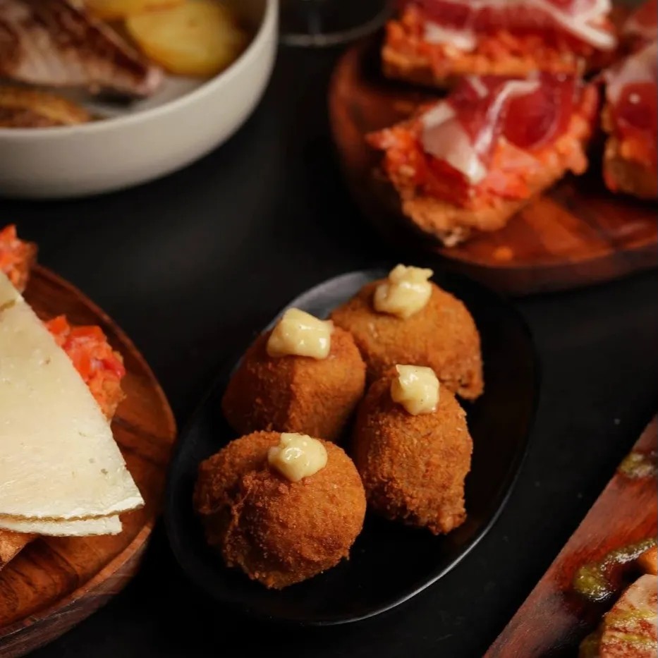 Image alt description