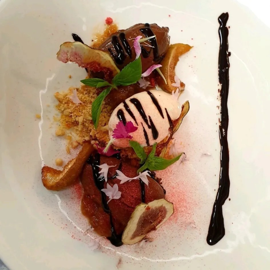 Image alt description