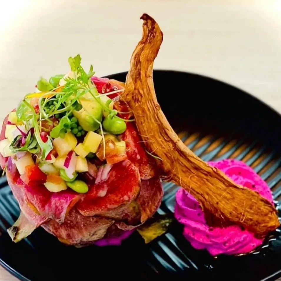 Image alt description