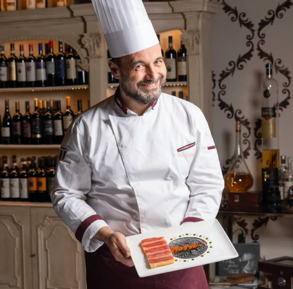 Image alt description