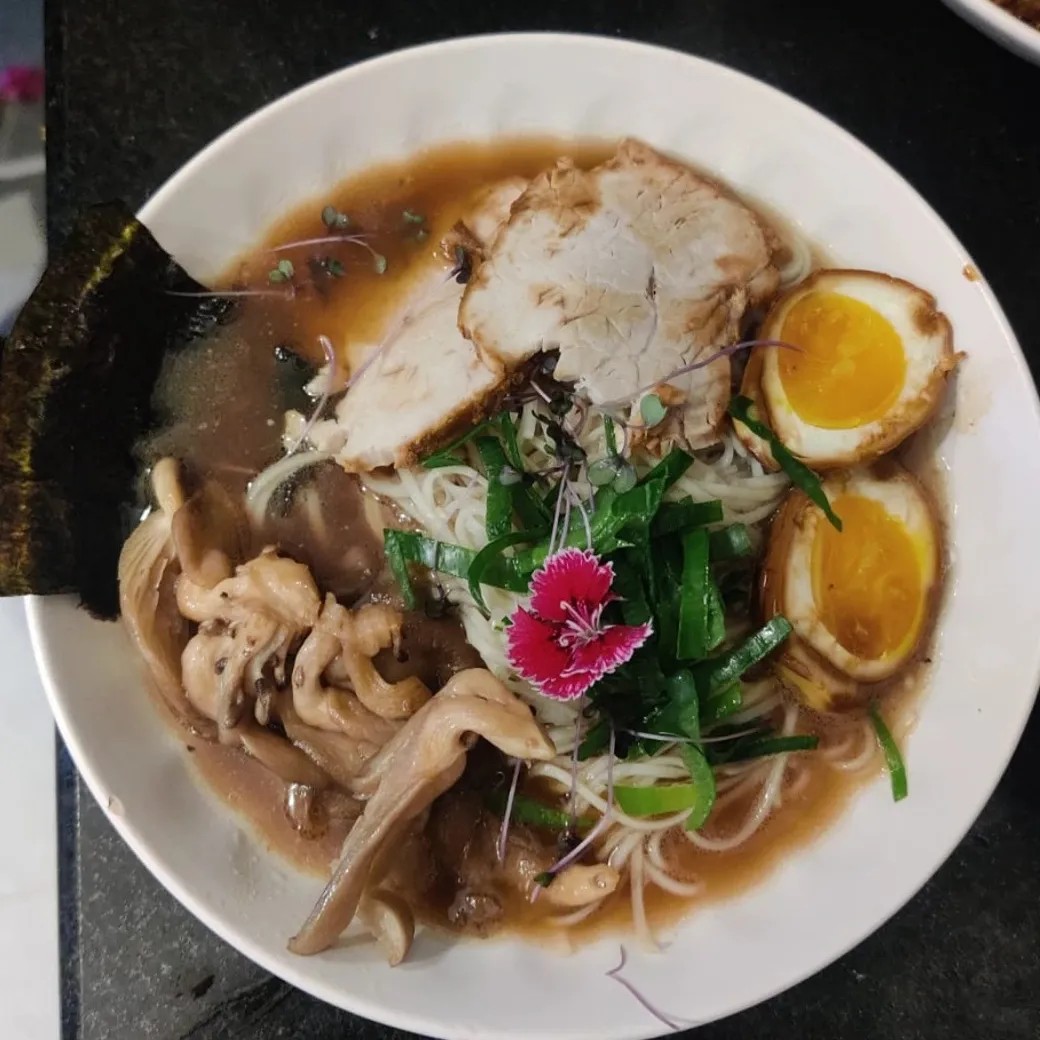 Image alt description