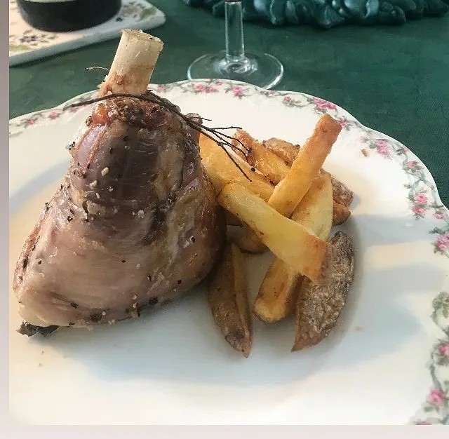 Image alt description