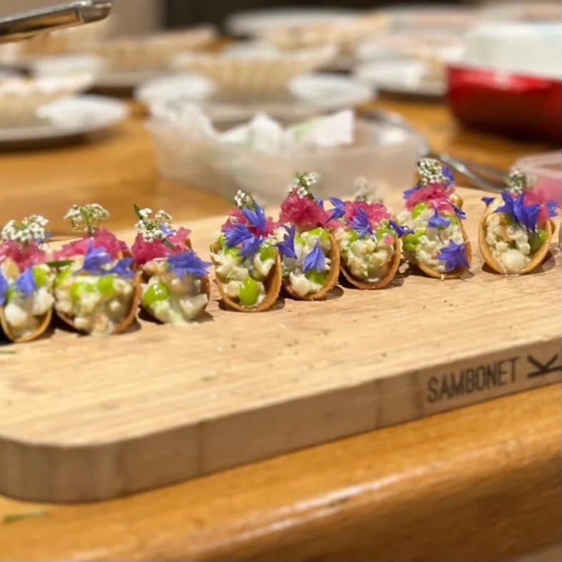 Image alt description