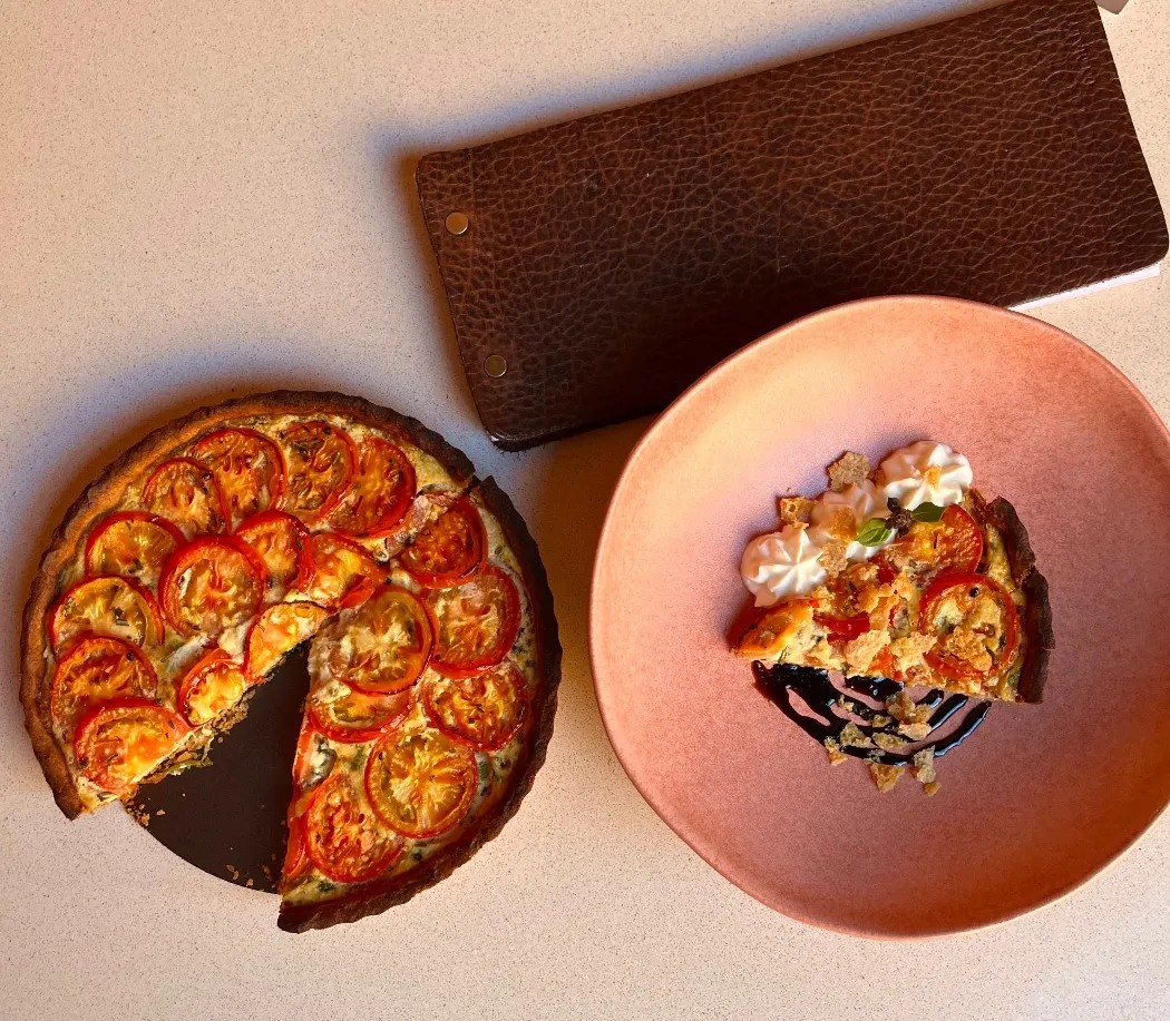 Image alt description