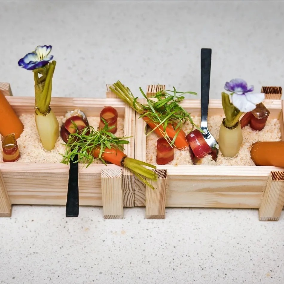 Image alt description