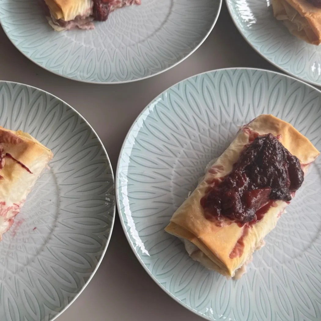 Image alt description