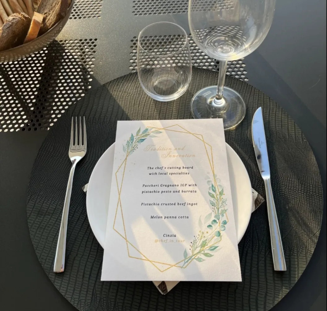 Image alt description