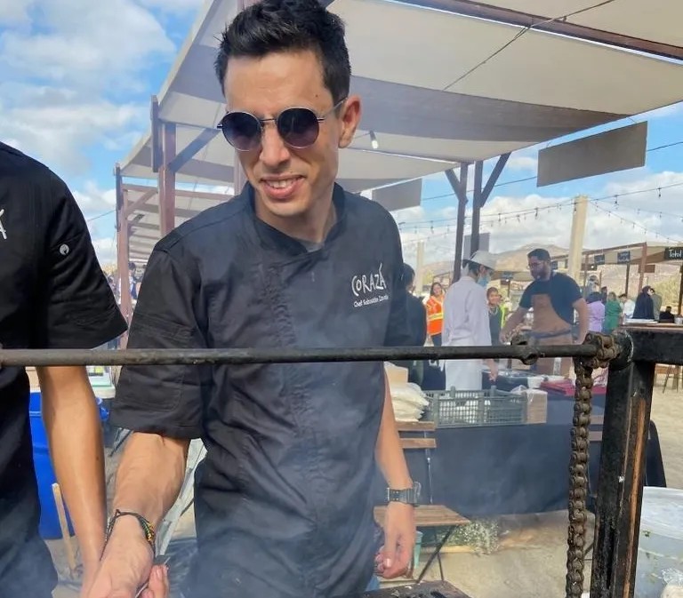 Image alt description