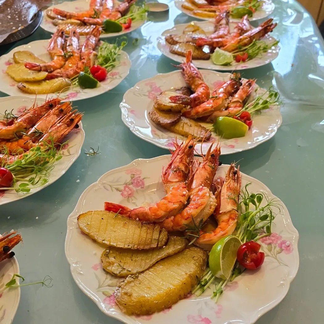 Image alt description