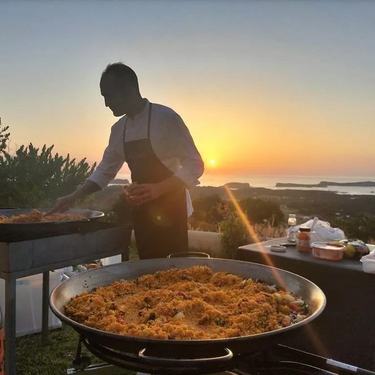 Image alt description