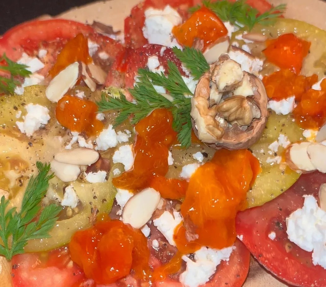 Image alt description