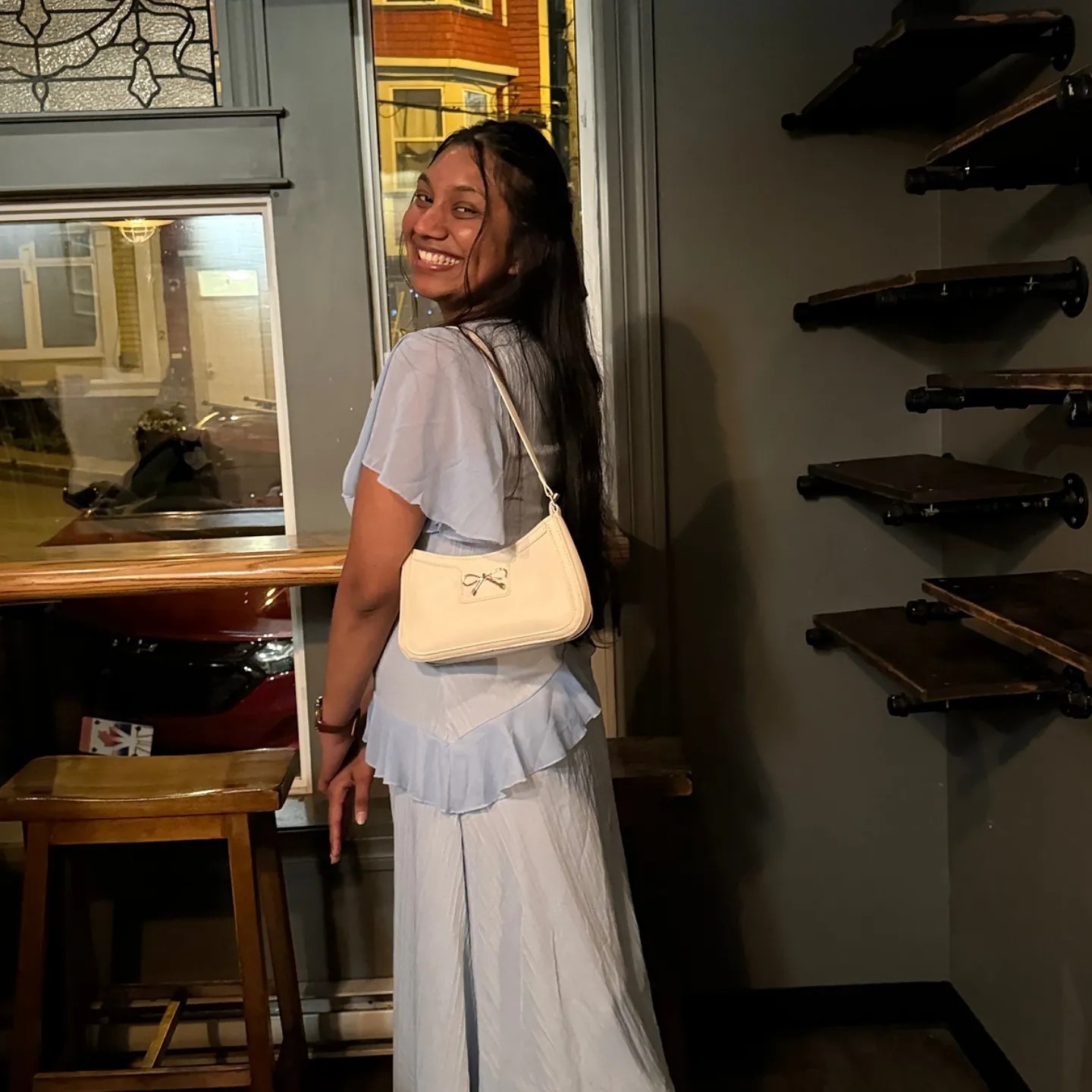 Image alt description