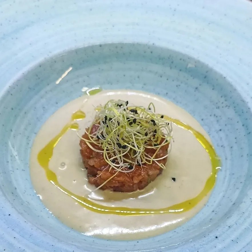 Image alt description