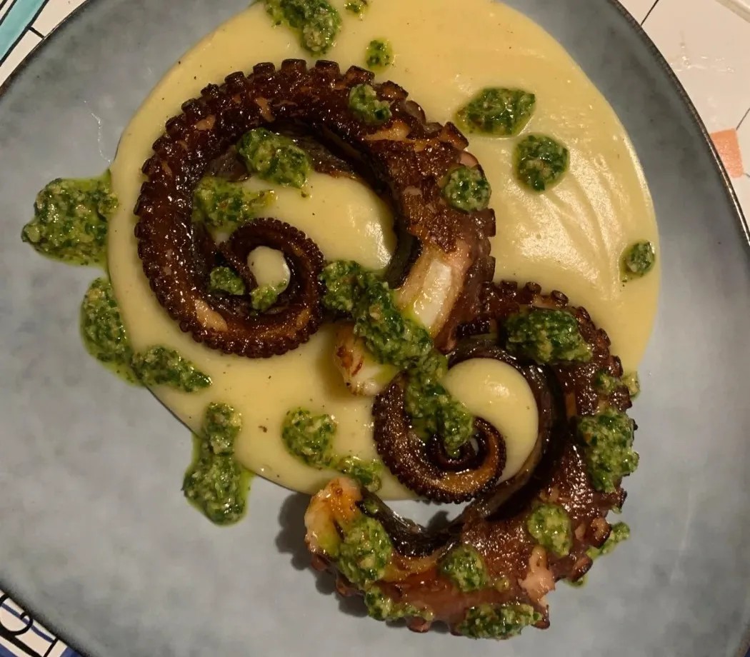 Image alt description