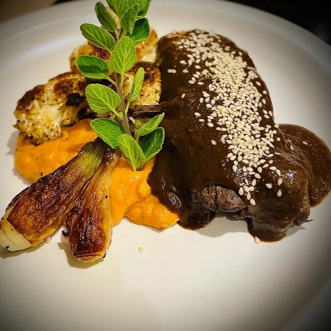 Image alt description