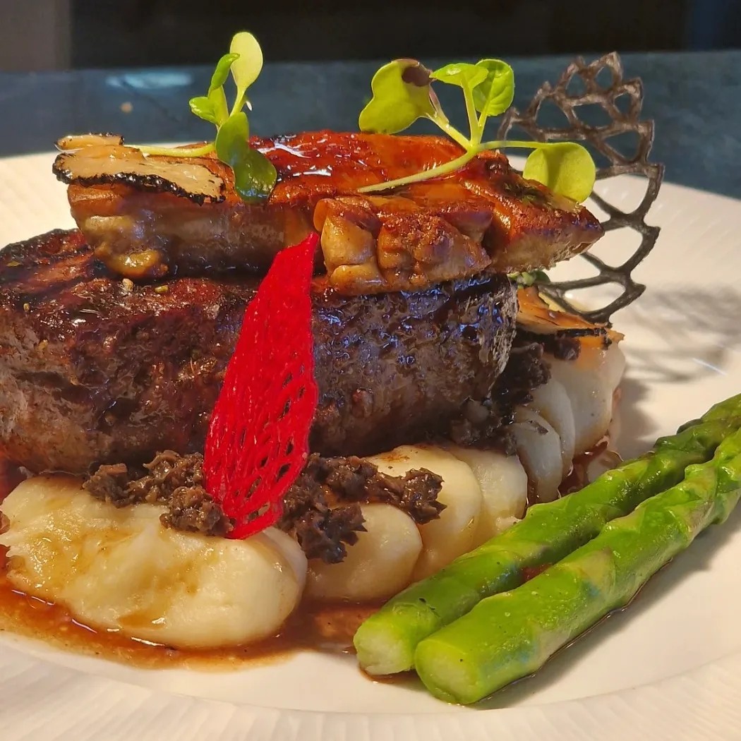 Image alt description