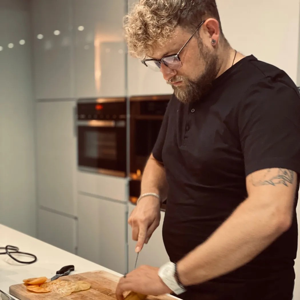 Image alt description