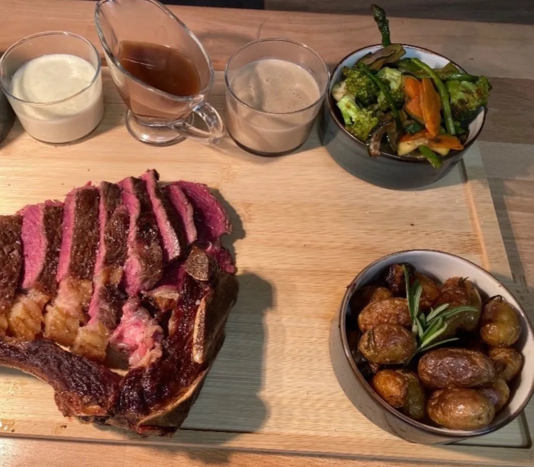 Image alt description