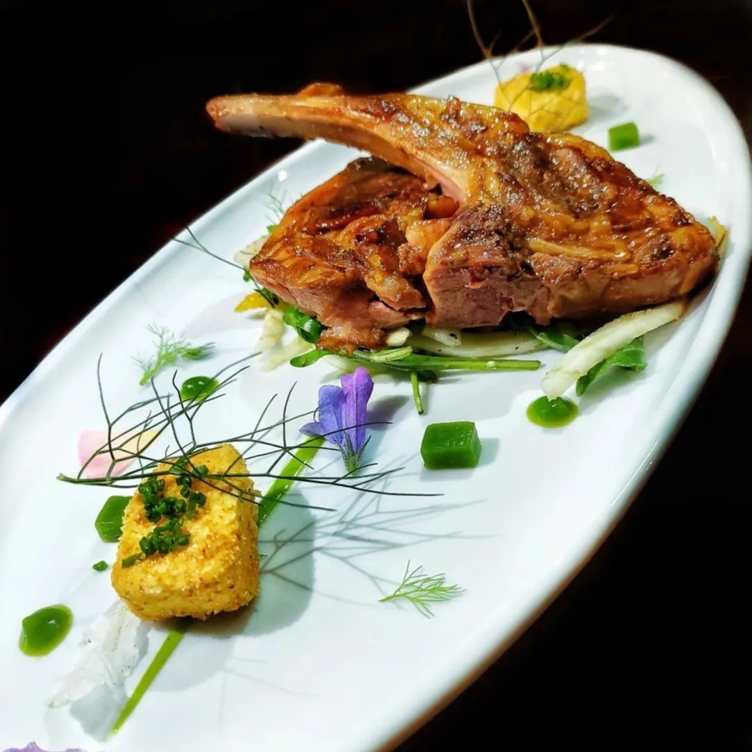 Image alt description