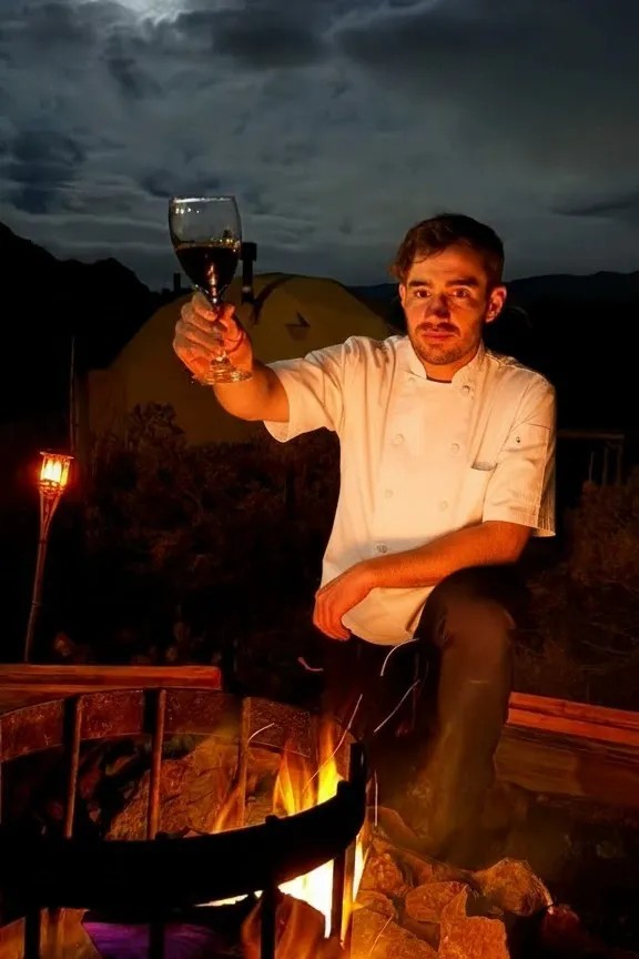 Image alt description