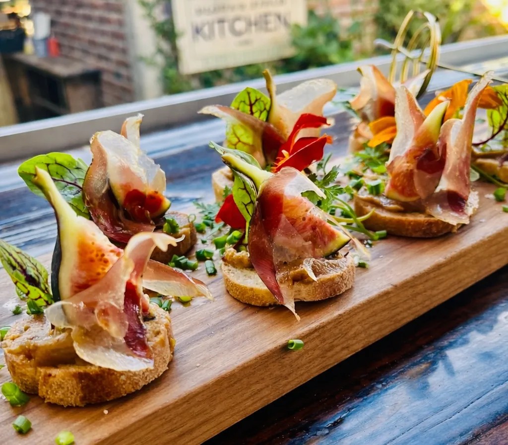 Image alt description