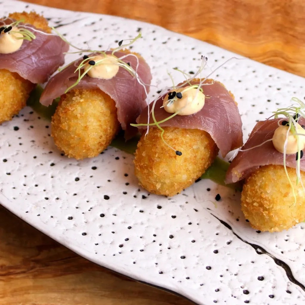 Image alt description