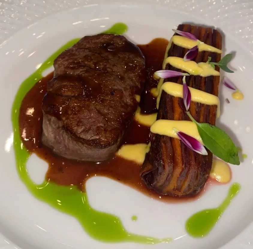 Image alt description