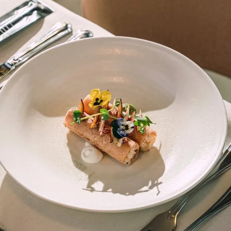 Image alt description