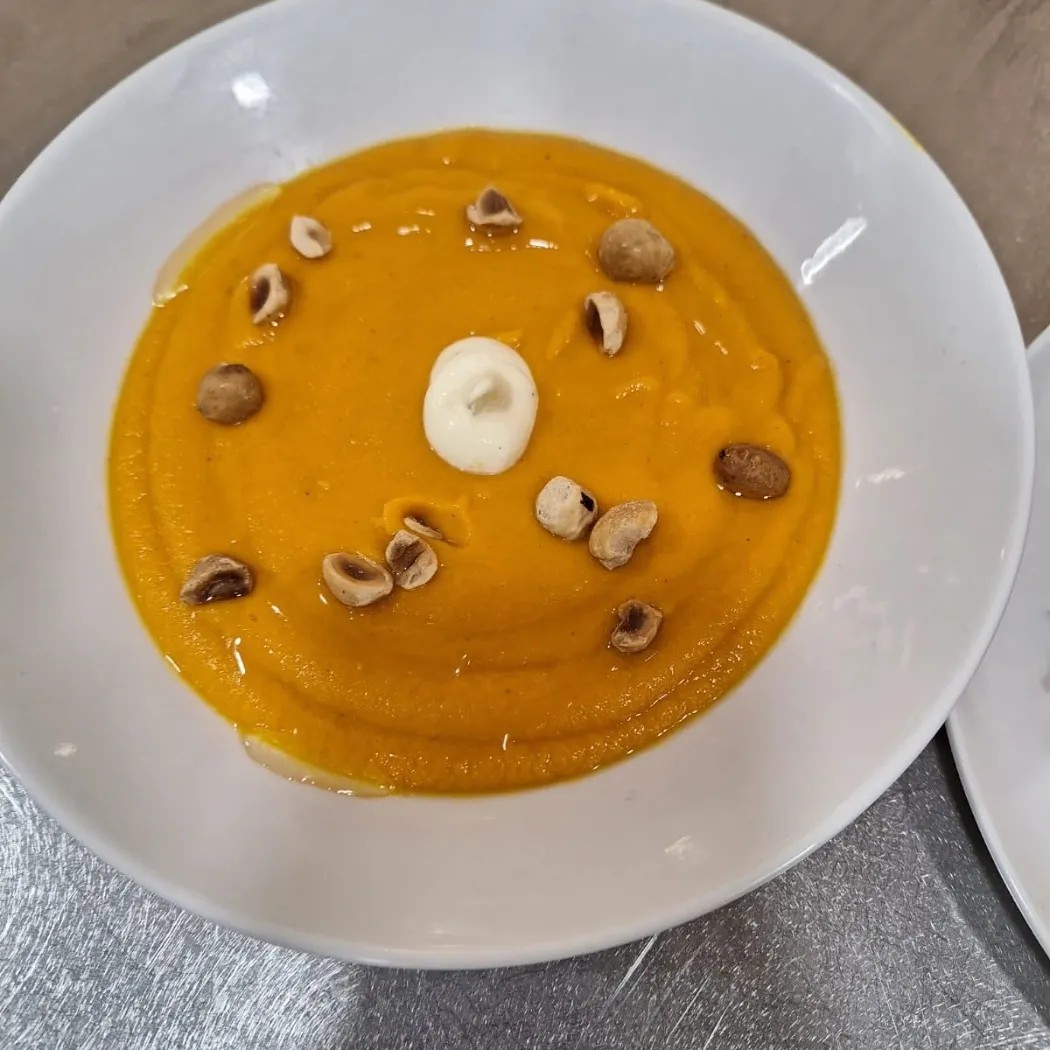 Image alt description