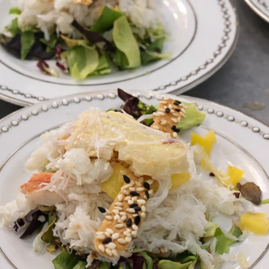 Image alt description