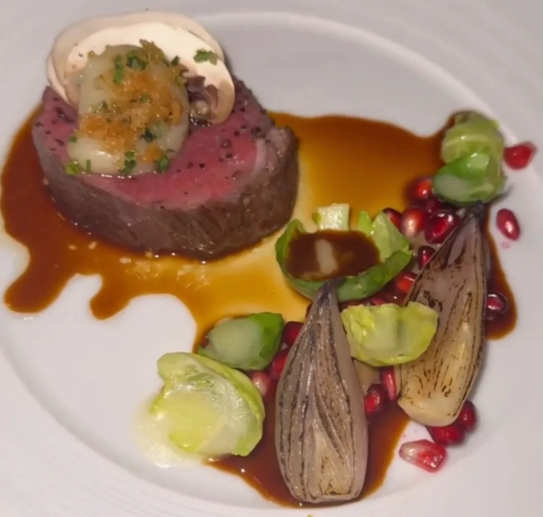 Image alt description