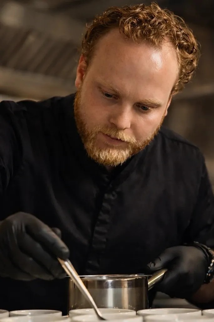 Image alt description