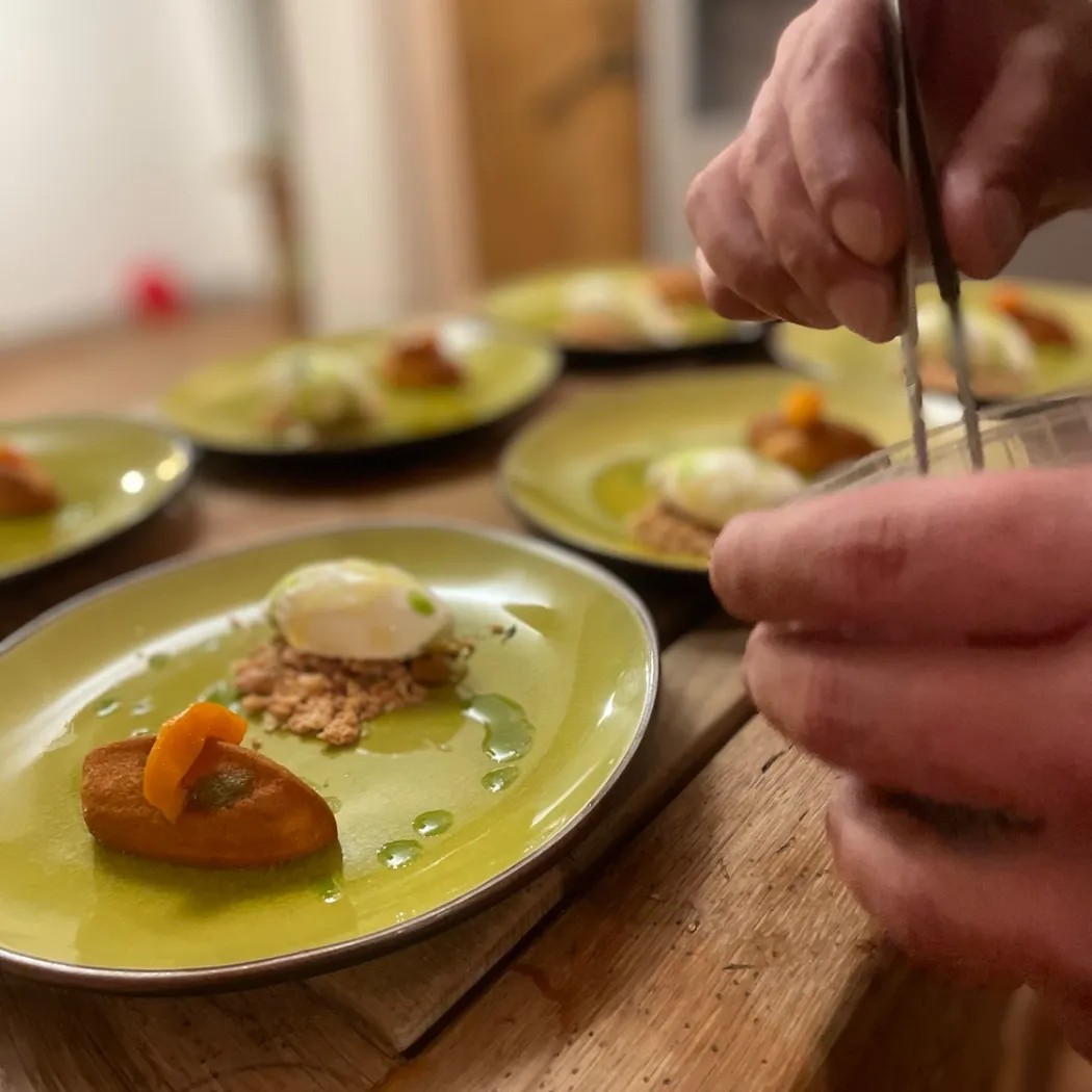 Image alt description