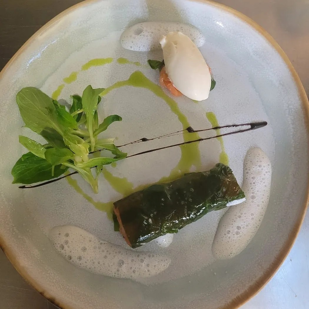 Image alt description