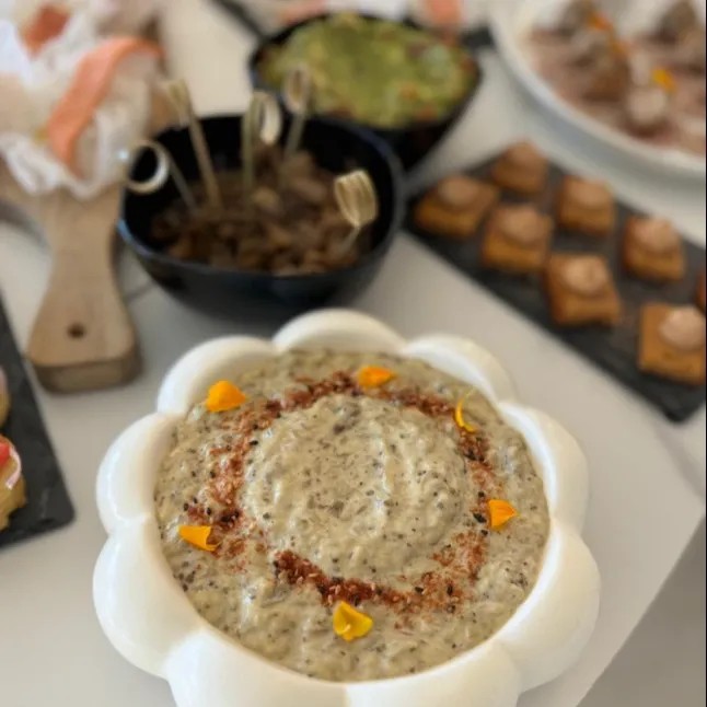 Image alt description