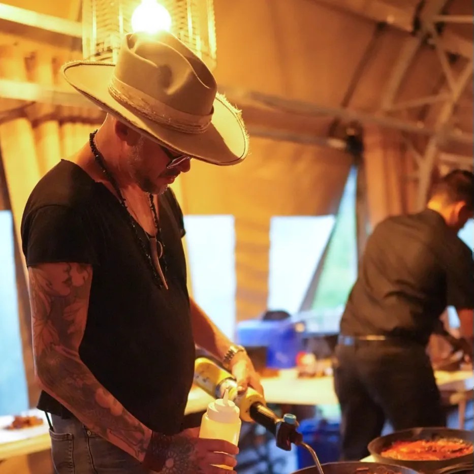 Image alt description