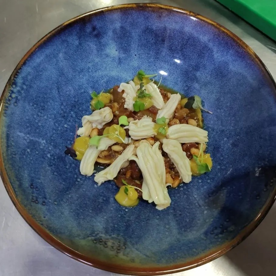 Image alt description