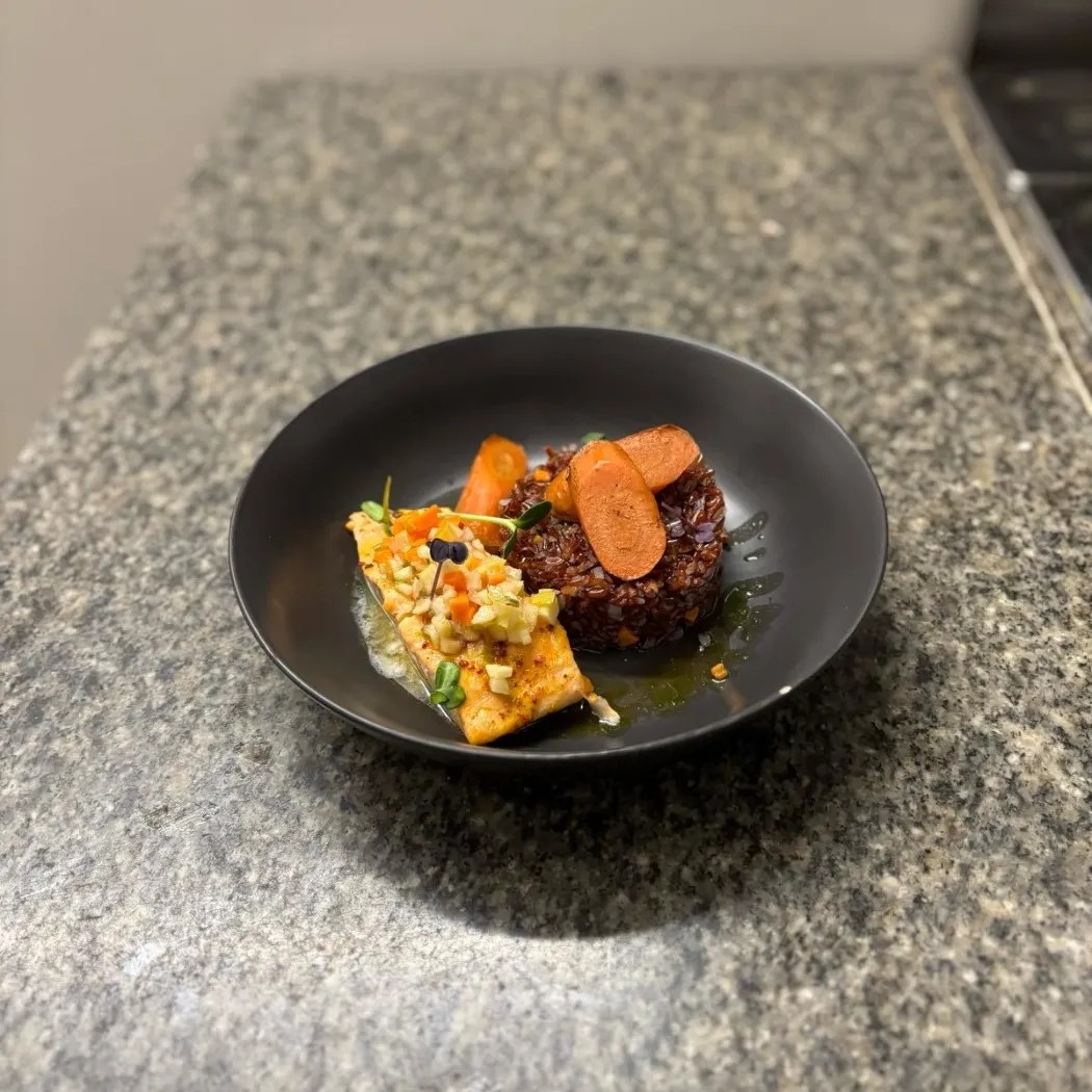 Image alt description