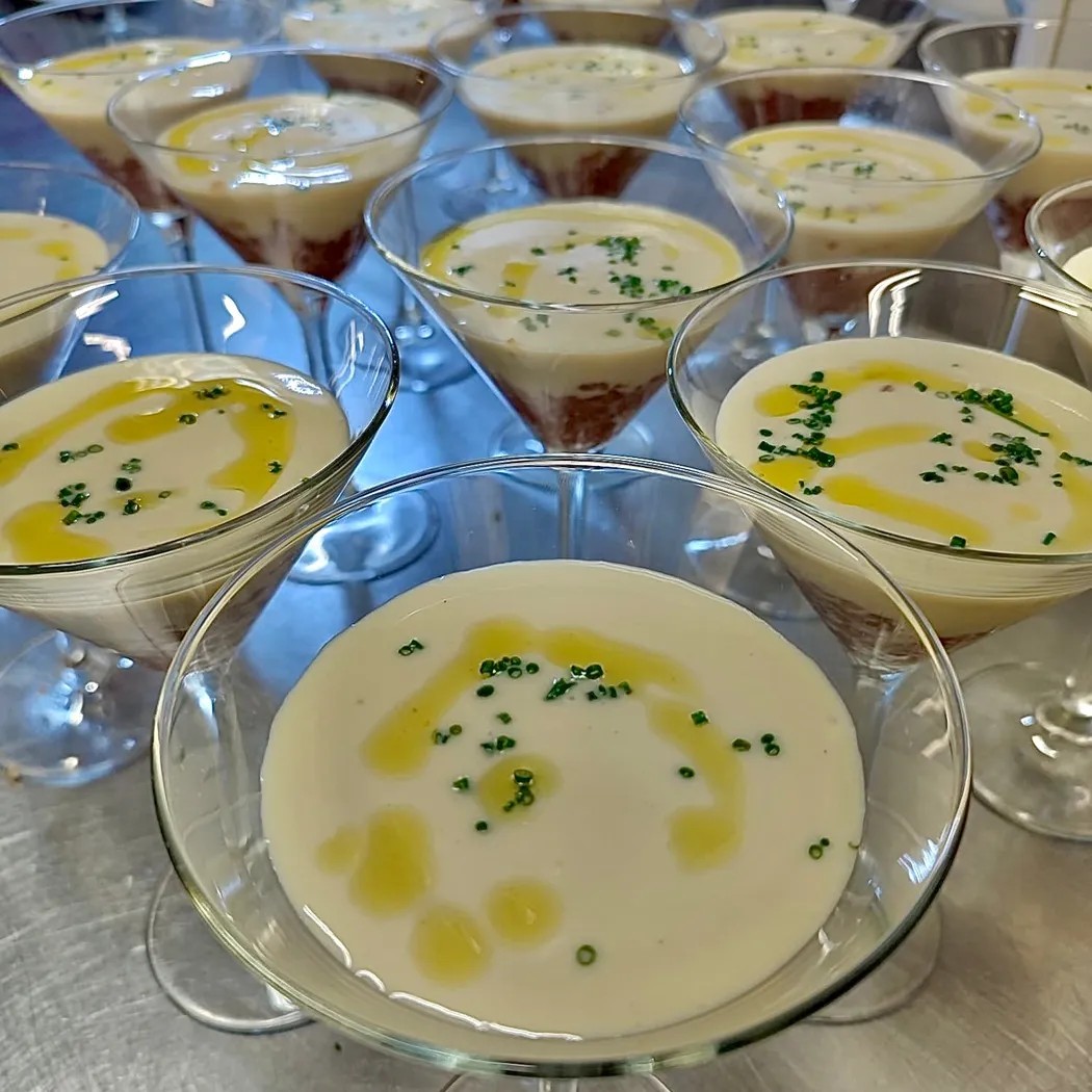 Image alt description