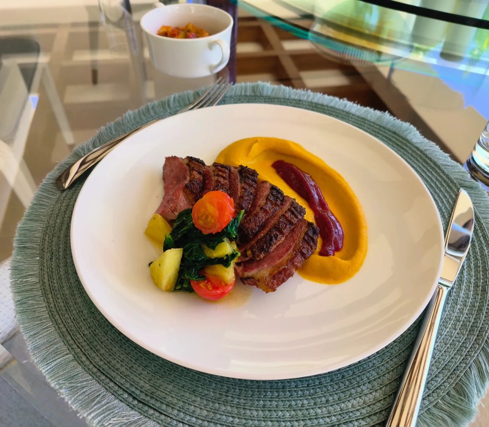 Image alt description