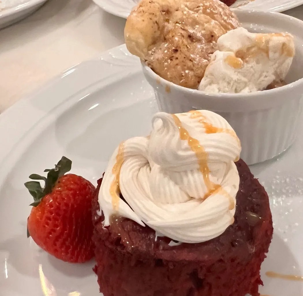 Image alt description